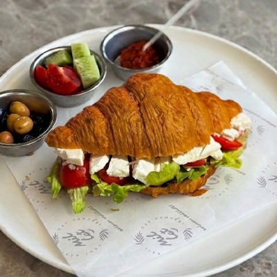 Beyaz Peynirli Kruvasan Sandviç